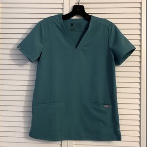 FIGS Casma 3 pocket Scrub Top in Marine Green XS